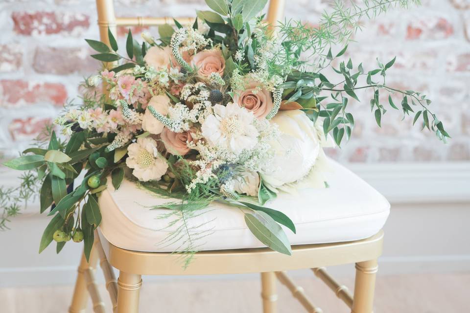 Blushes, whites and greenery