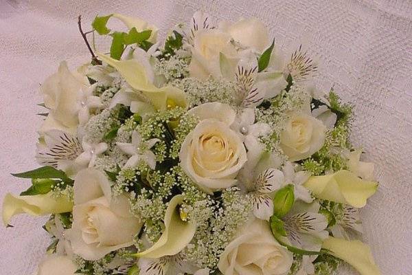 Bridal white bouquet of roses, mini callas, stephanotis, ivy & fillers.