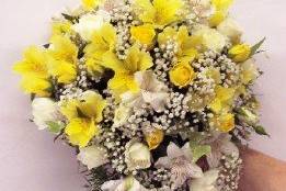Bridal cascade in yellow & white.