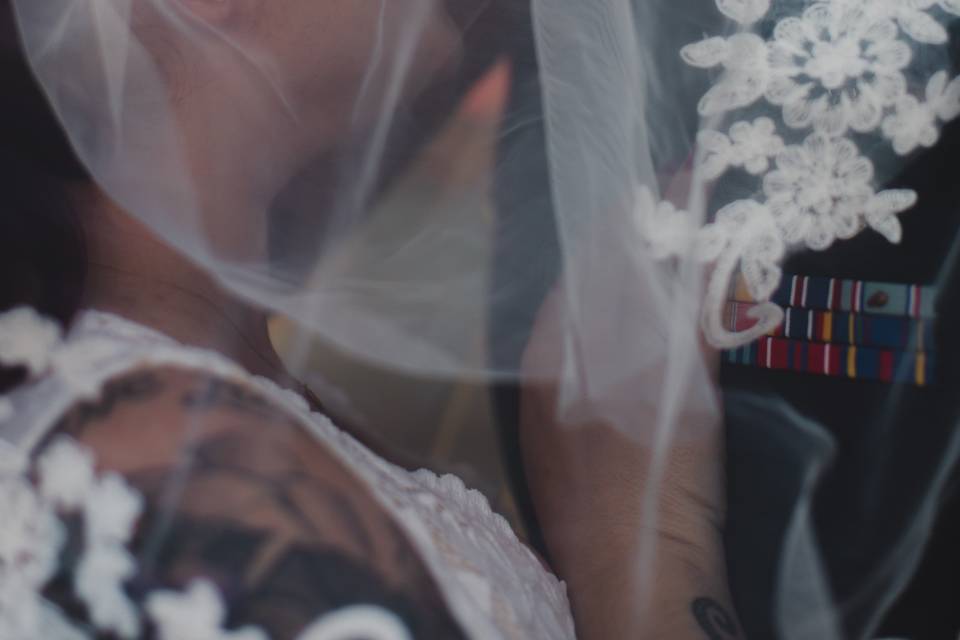 Kissing under the veil