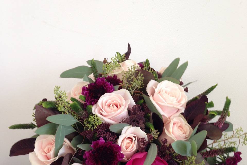 Bridal bouquet in pink and burgundy