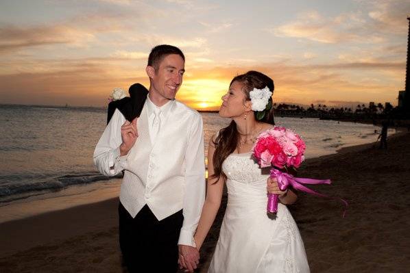 Sunset wedding photos at Waikiki Beach
