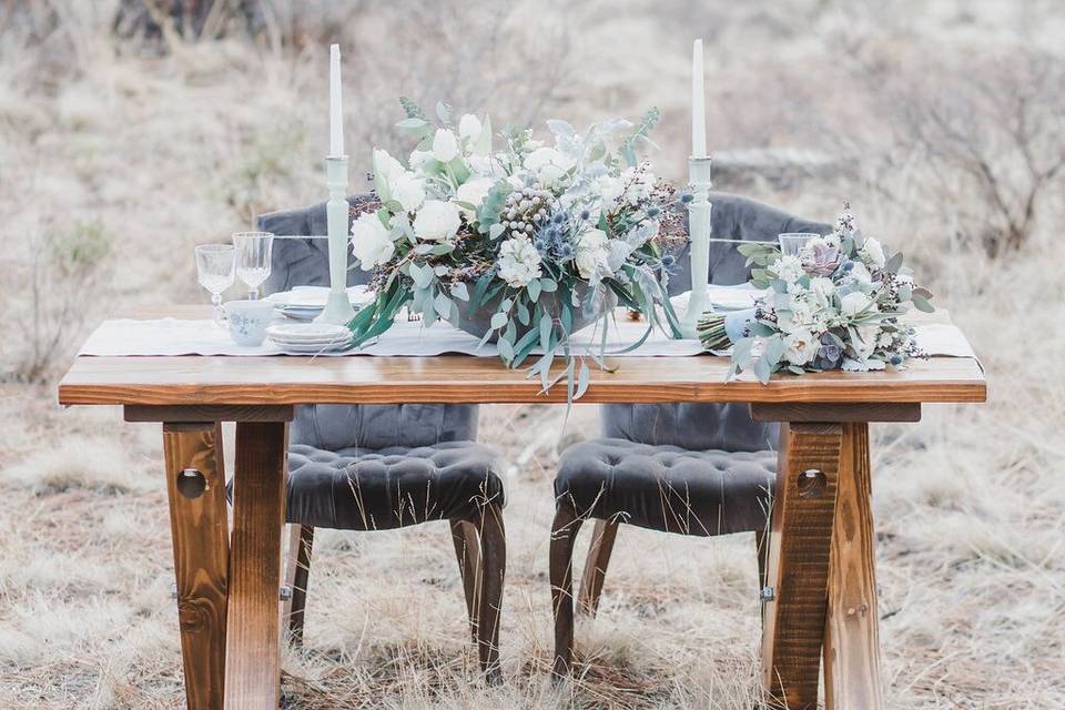 Bend sweetheart table