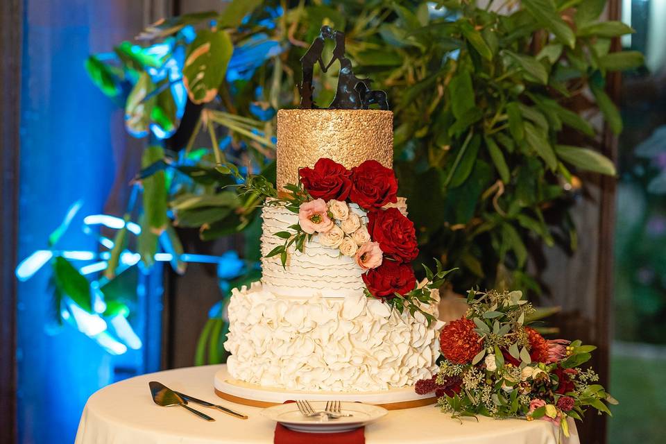 Cake and toss bouquet