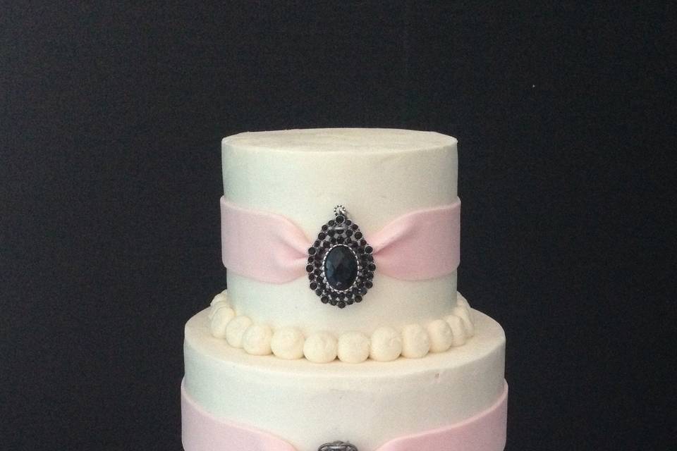 3-tier wedding cake with pink details