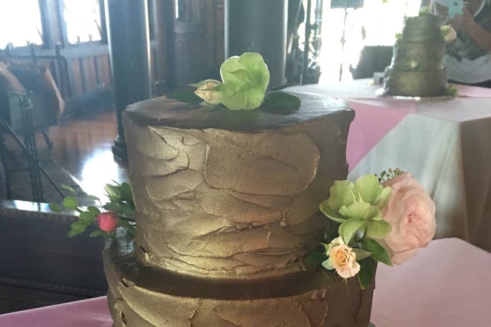 3-tier metallic wedding cake