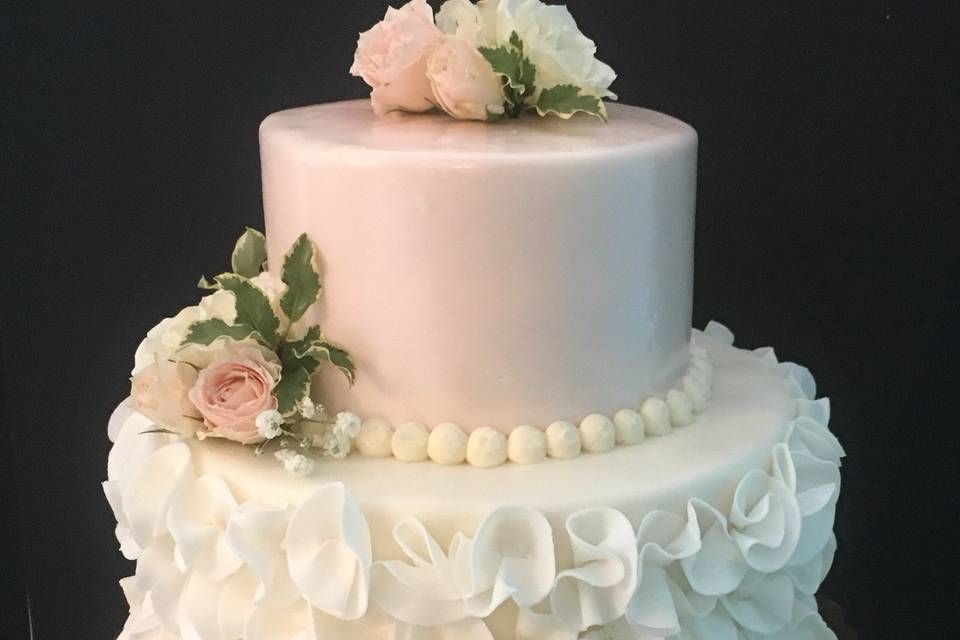 2-tier cake with floral icing