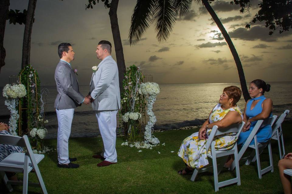 Tres Palmas Inn and Villas