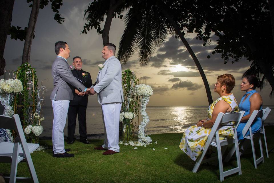 Tres Palmas Inn and Villas