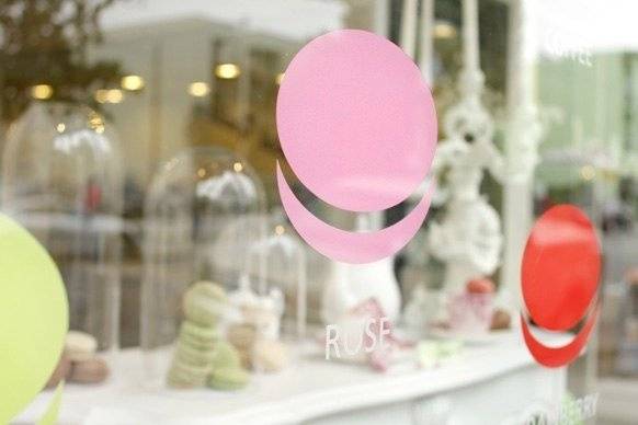 CHANTAL GUILLON MACARONS & TEAS