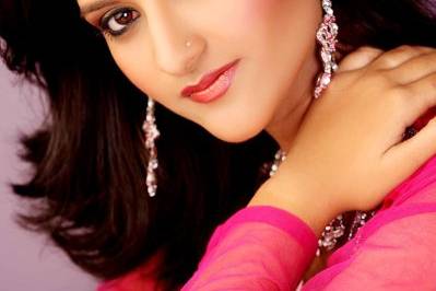 Indian bridal makeup, mehndi, pakistani makeup, updo, hairstyle, bridal makeup, bridal makeover, bangladesi bridal makeuo