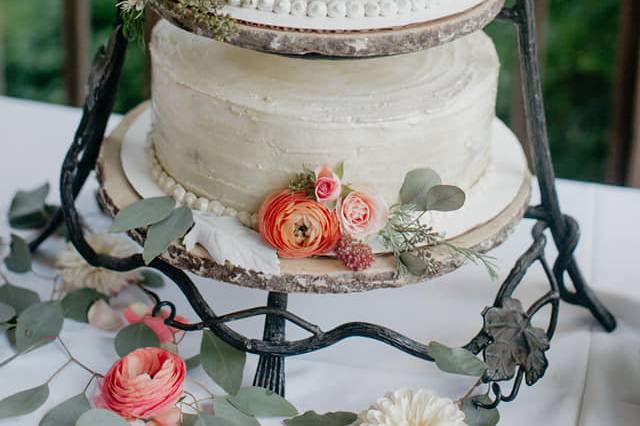 Rustic wedding cake