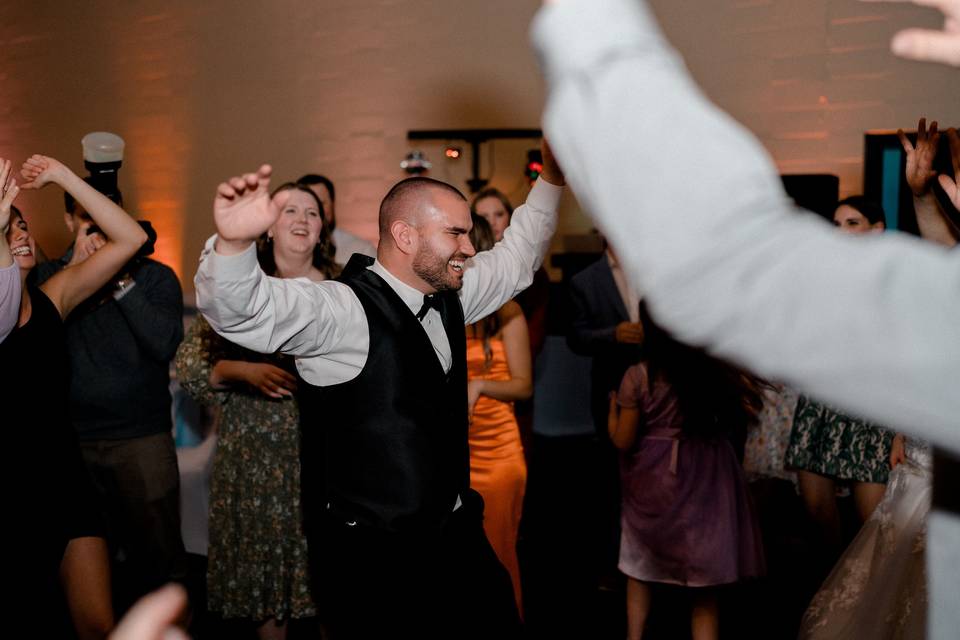 Groom getting down!