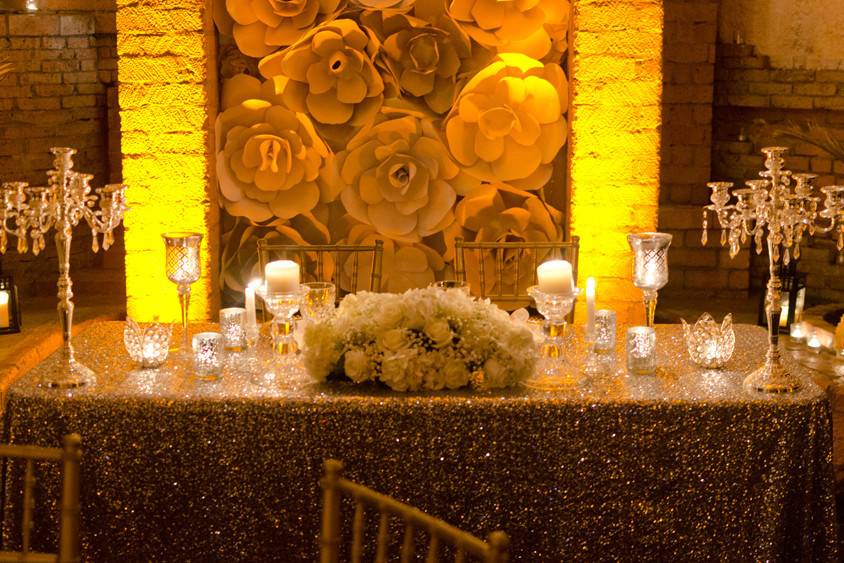 Head table design