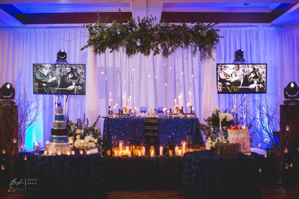 Sweetheart table and stage