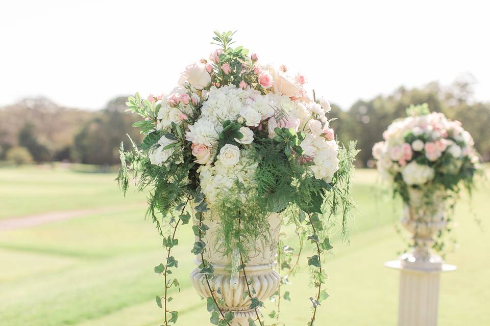 Cascading ceremony urns