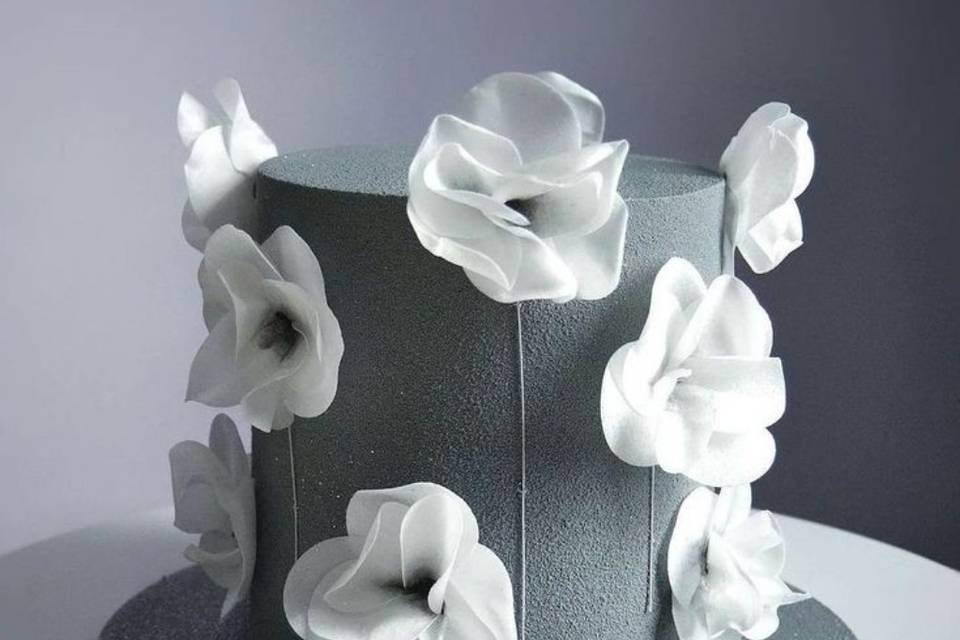 Velvet cake with delicate flow