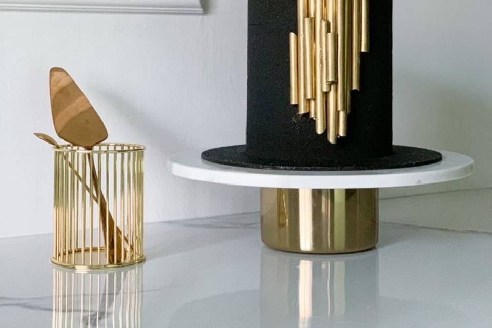 Elegant cake with gold decors