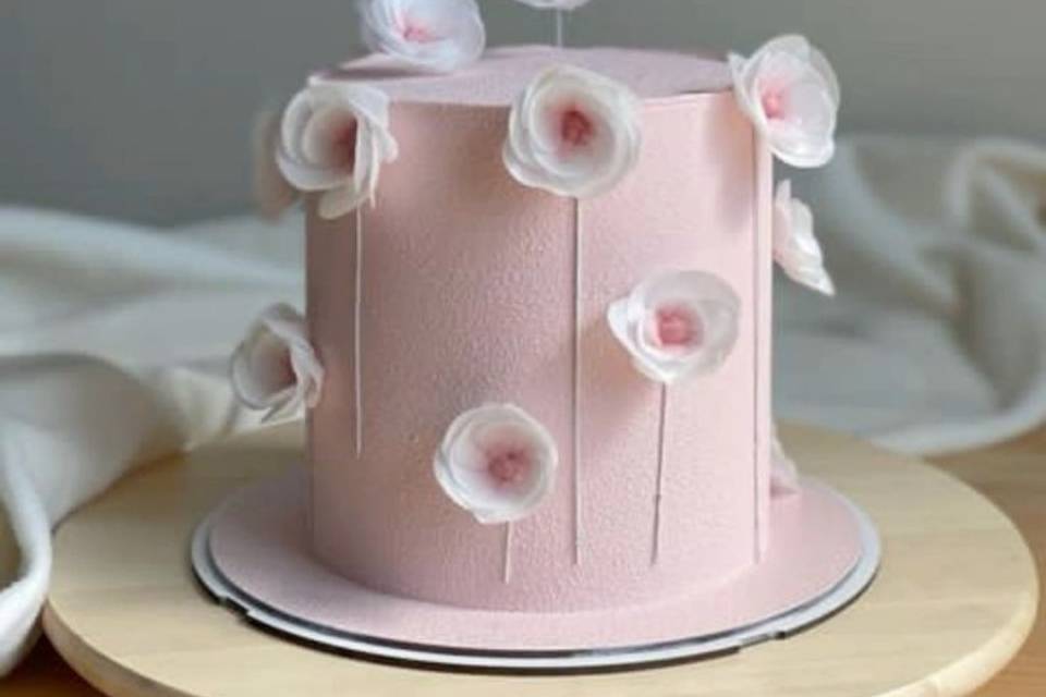 Velvet cake with delicate flow