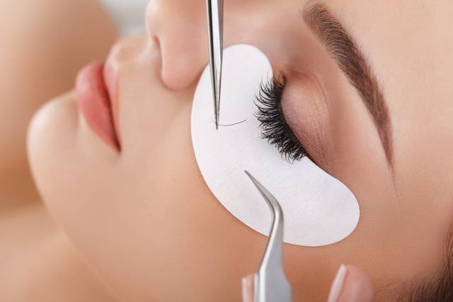 Laying out of eyelashes