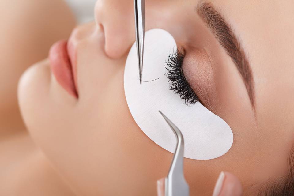 Laying out of eyelashes