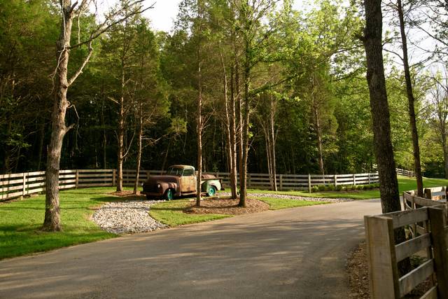 The drive up to the venue