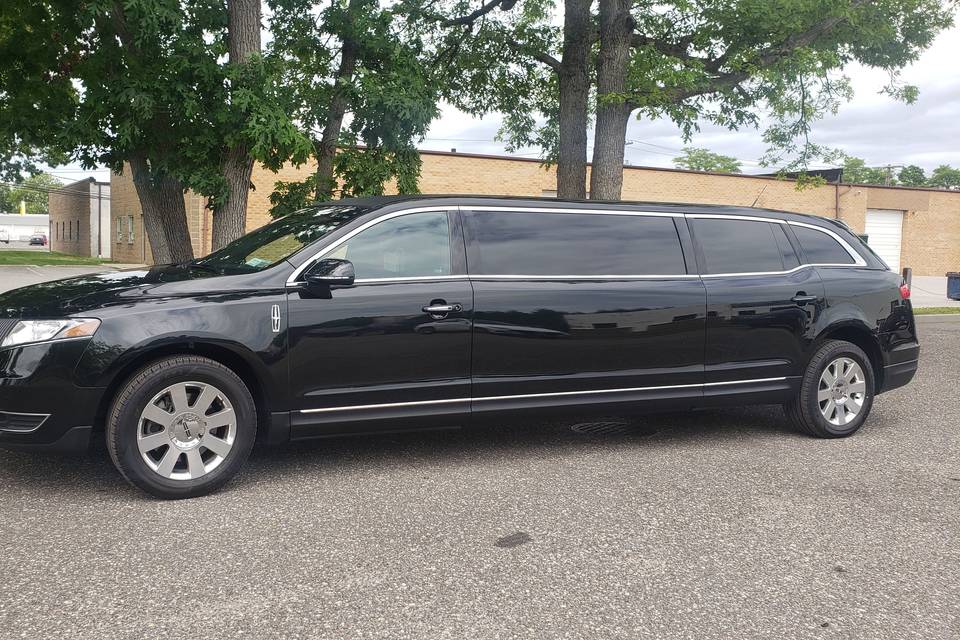 Black 8 Passenger Lincoln MKT