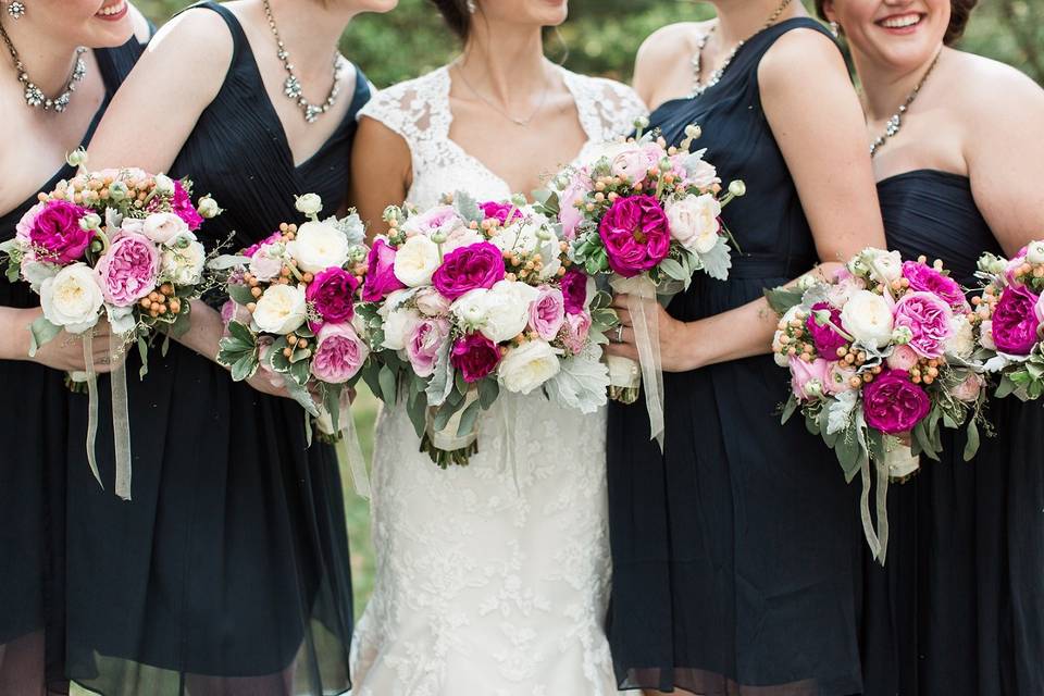Bridesmaids bouquets featuring hot pink and white standard roses and garden roses (Photo by Samantha Jay Photography)