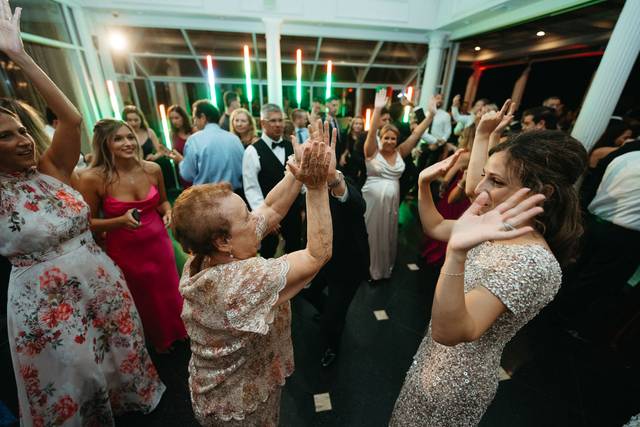 Are couples skipping the garter and bouquet toss? - SCE Event Group