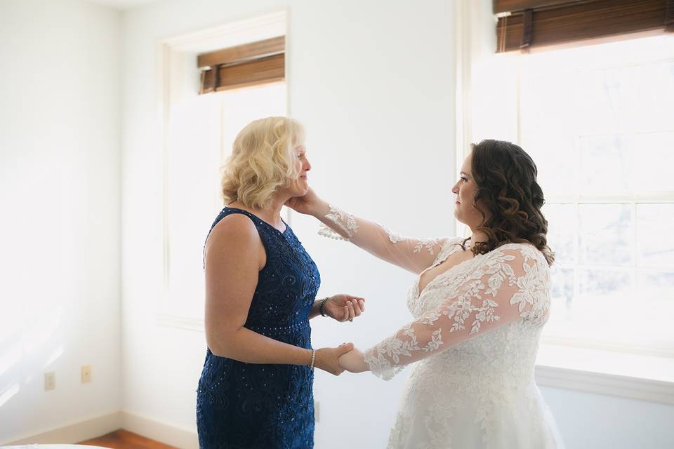 Bride and mom getting ready