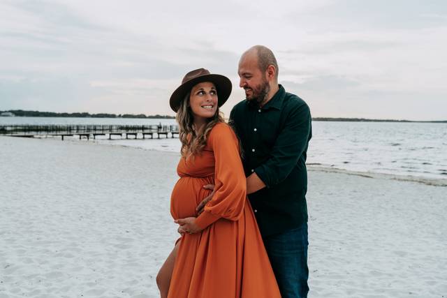 Mini Engagement & Maternity