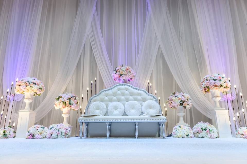 Beautiful wedding couch for th