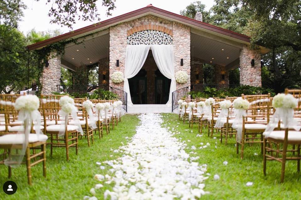 The Veranda South Lawn