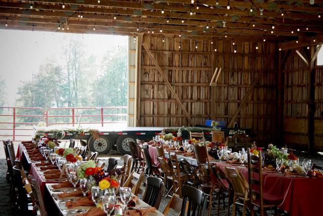 Red Barn dinner set