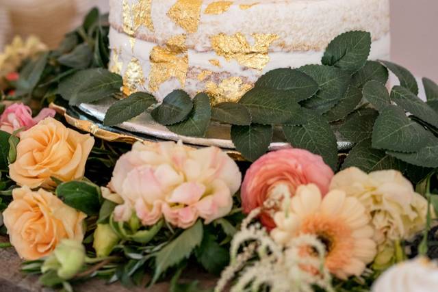 Floral wedding cake