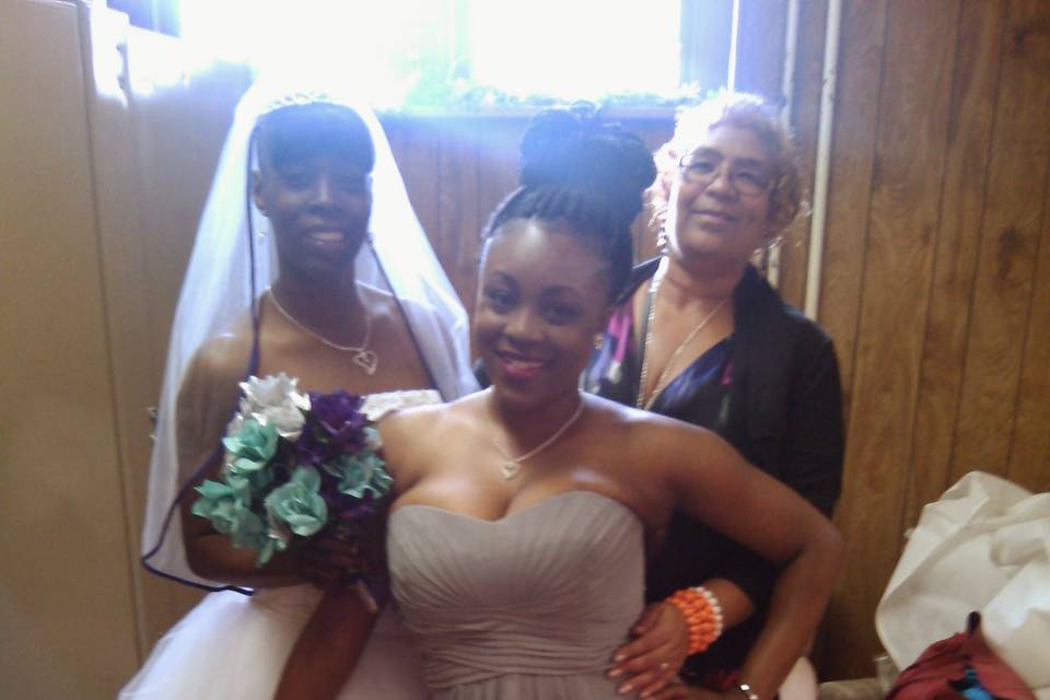 Bride & Daughter Auntie