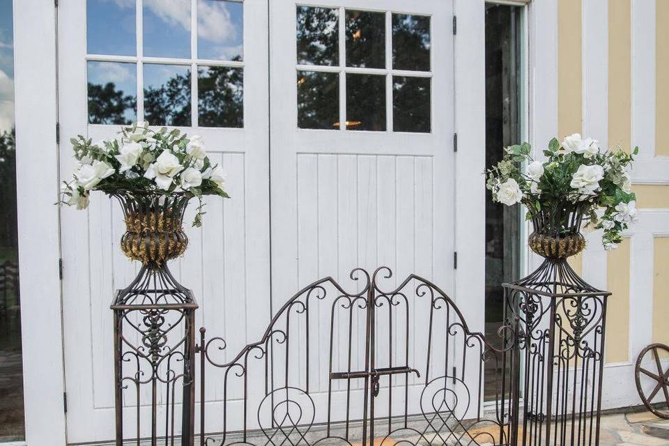 Barn Wedding Gateway