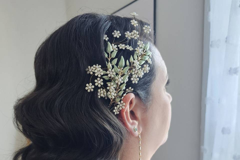 Vintage Glam Waves