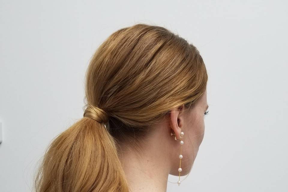 Voluminous Ponytail with Waves