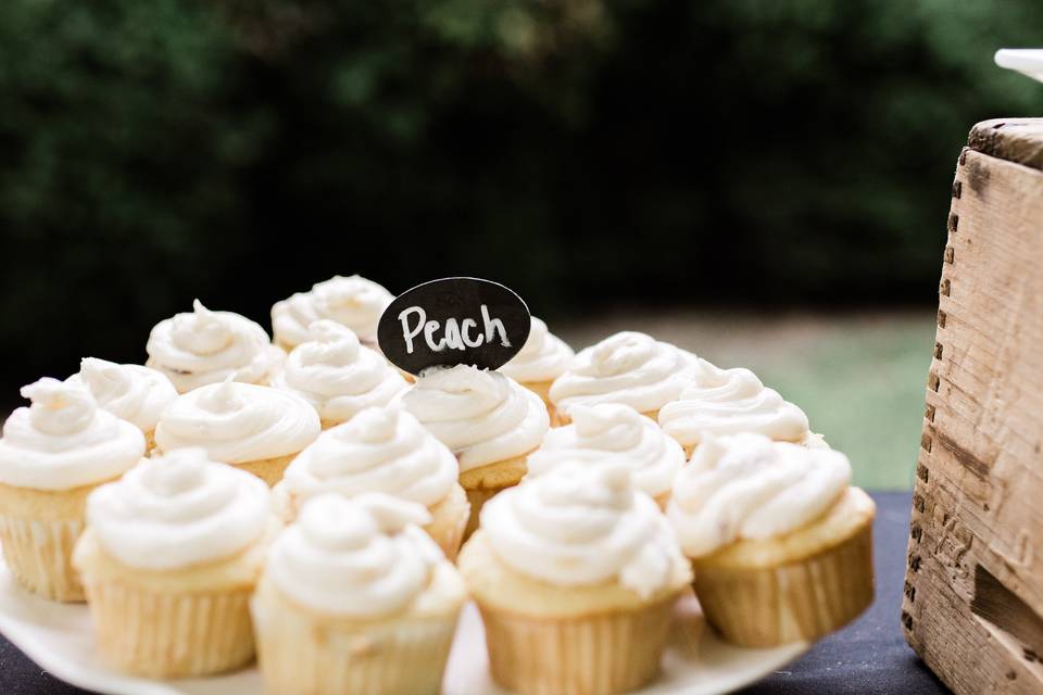 Peaches & Cream Cupcakes