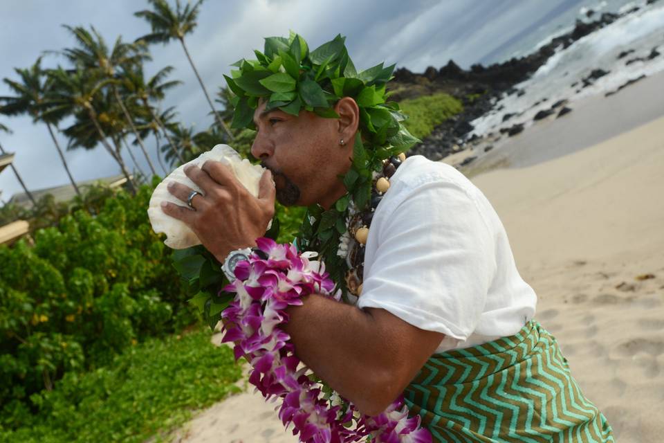 Conch shell blowing