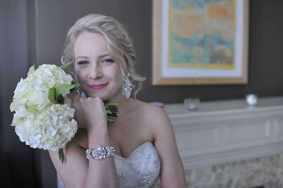 Holding the bouquet - John Lagomaggiore Photography