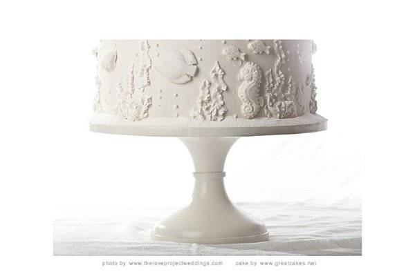 Pedestal cake stands for round & square cakes. Sizes available: 12