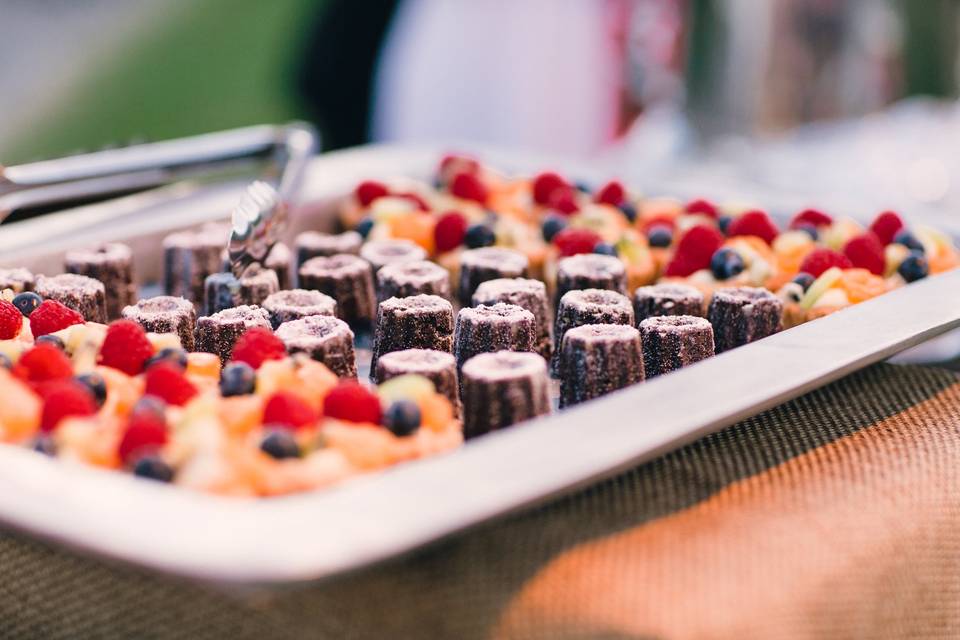 Fruit Tart & Chocolate Cake