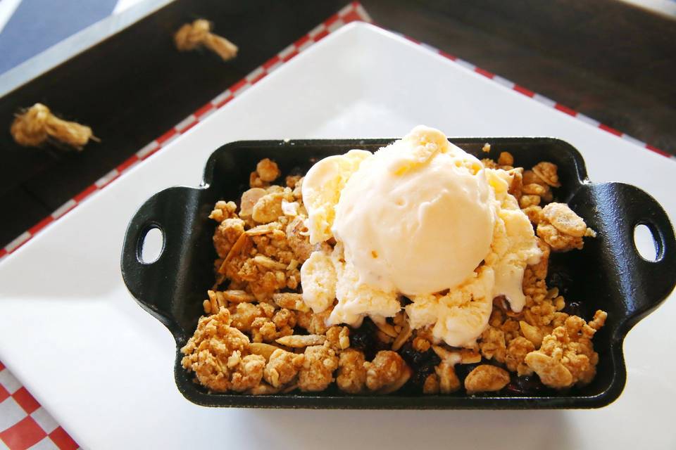 Crumble with Ice Cream