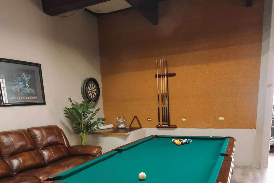 Dressing room with pooltable