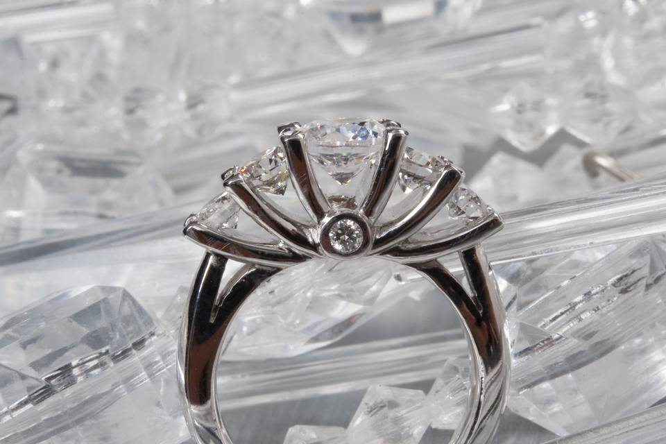 Tear shaped diamond studded ring
