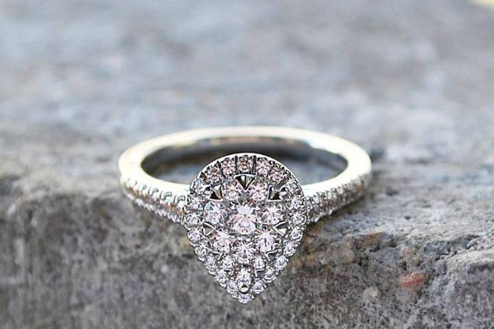 Tear shaped diamond studded ring