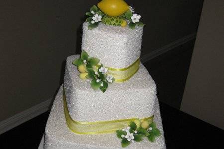 Hannah lemon wedding cake