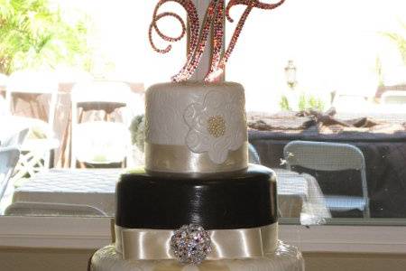 Moria and James fondant wedding cake